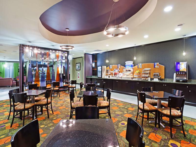Holiday Inn Express Hotel & Suites Clemson - University Area By Ihg Exterior photo